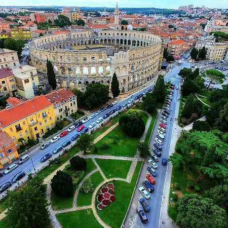 Marin Center Apartment Pula