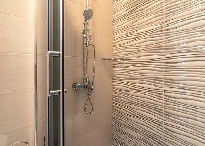 Marin Center Apartman *